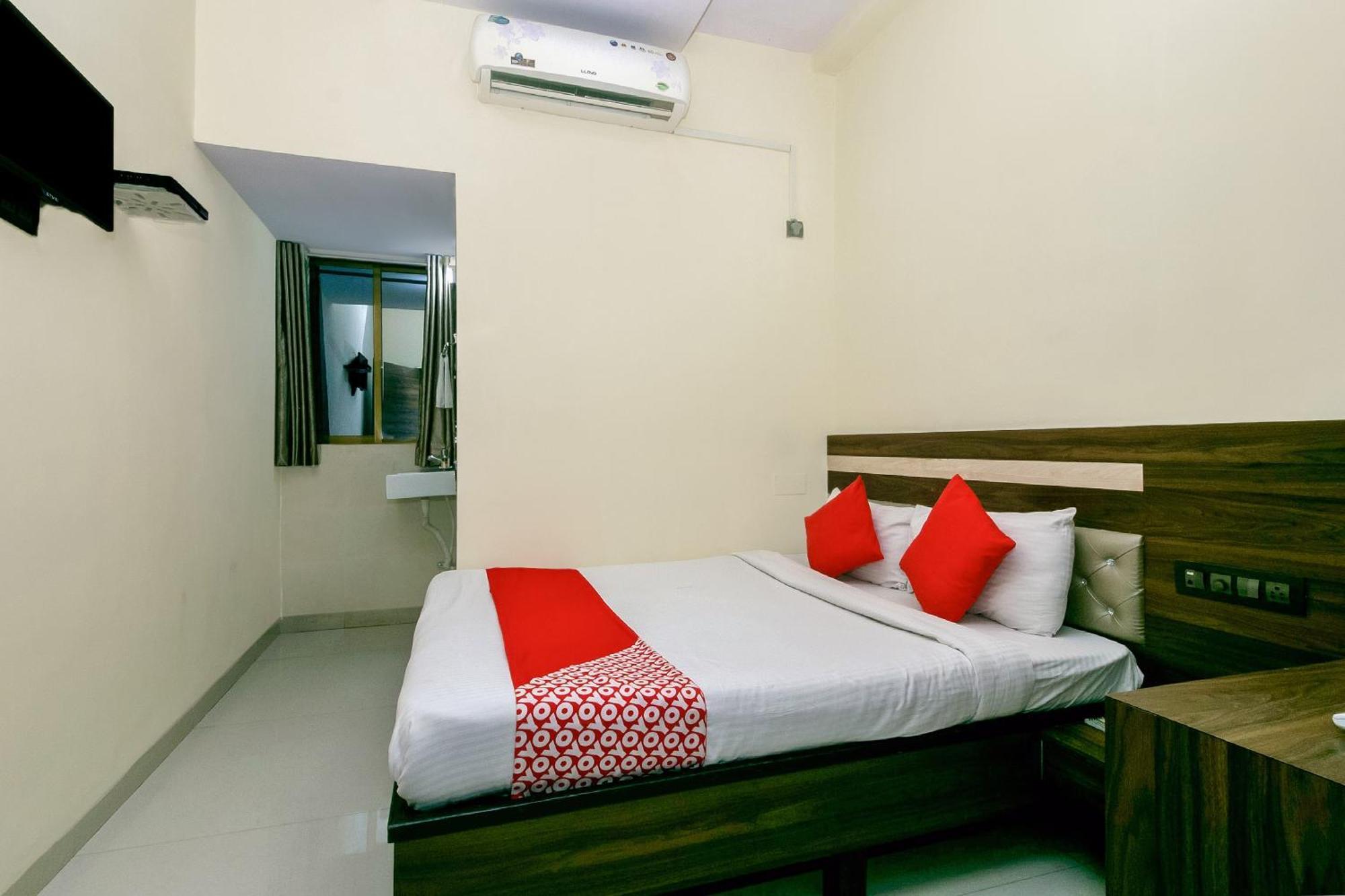 Oyo 23656 Parimeet Hotel — Photos 3