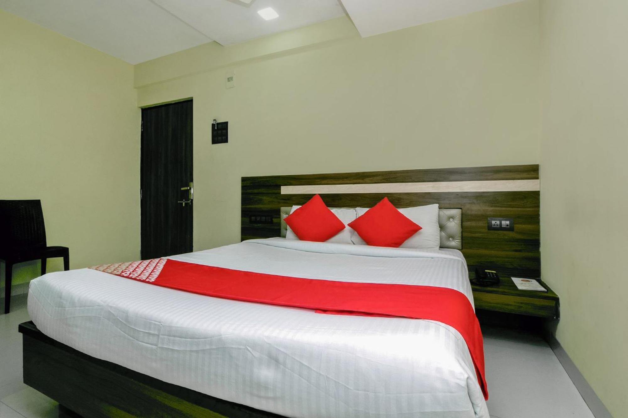 Oyo 23656 Parimeet Hotel — Photos 2